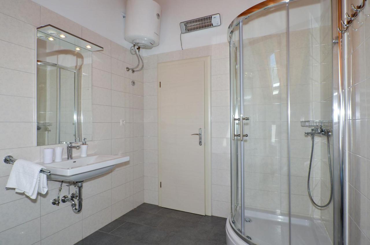 Holiday Home Nevera Kaštela المظهر الخارجي الصورة