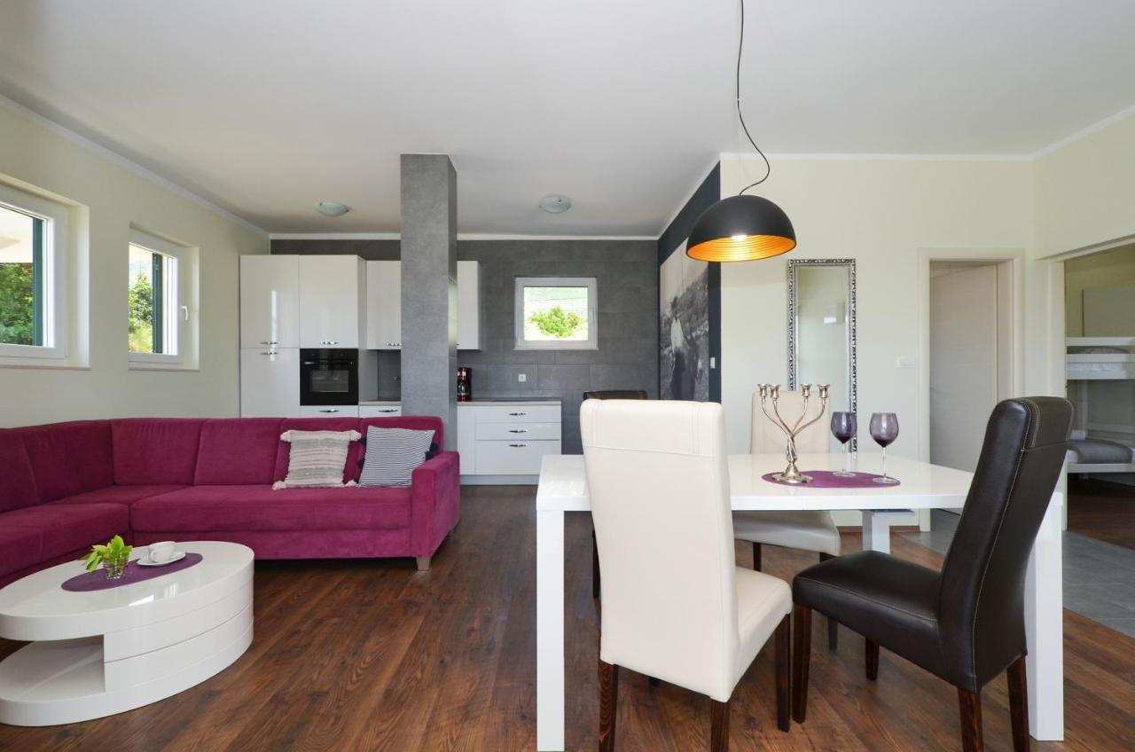 Holiday Home Nevera Kaštela المظهر الخارجي الصورة