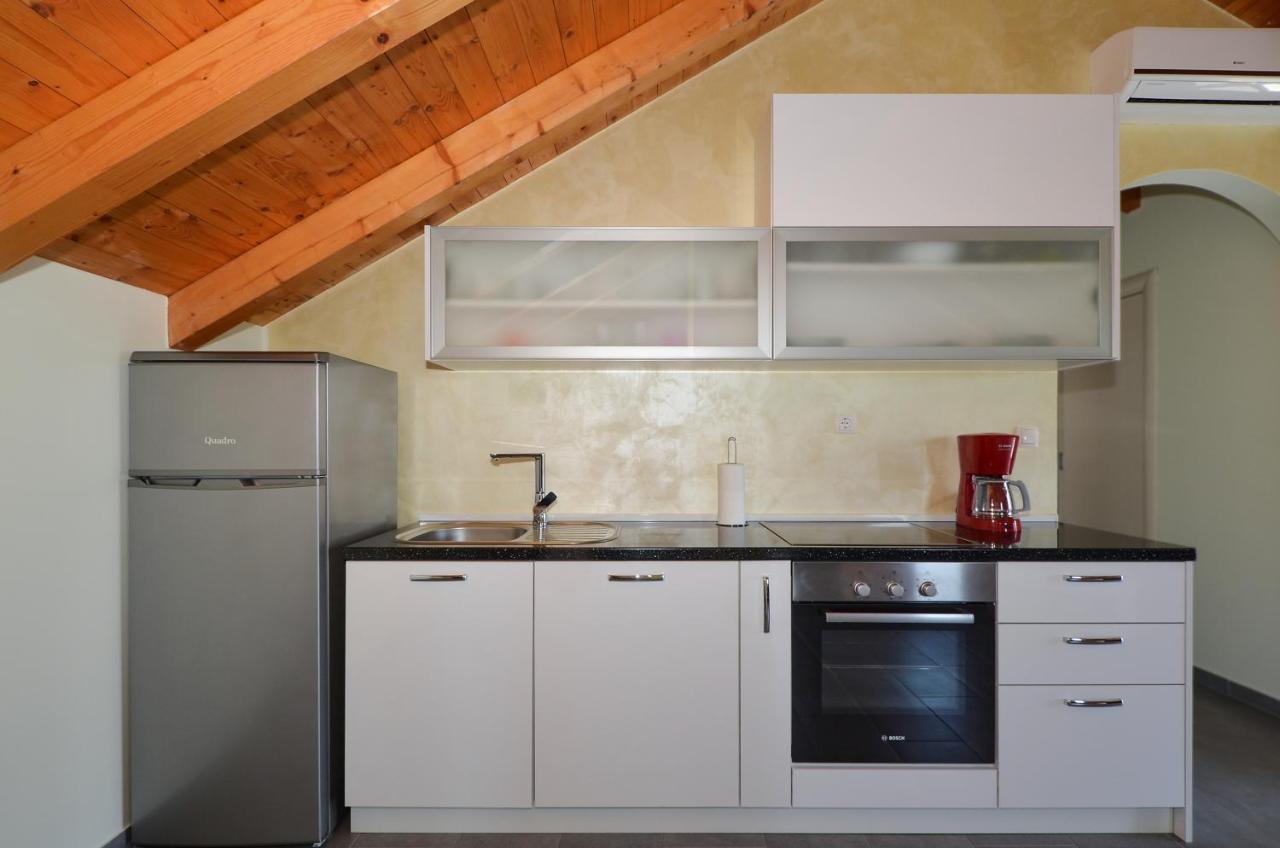 Holiday Home Nevera Kaštela المظهر الخارجي الصورة