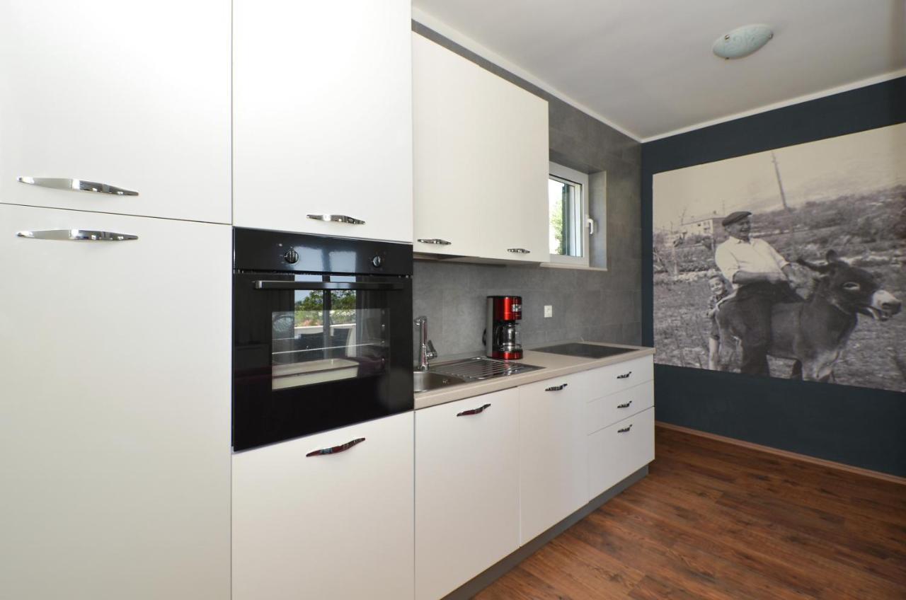 Holiday Home Nevera Kaštela المظهر الخارجي الصورة